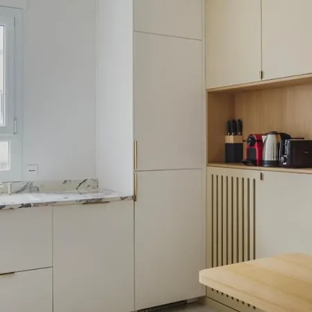 De Trois Appartement *