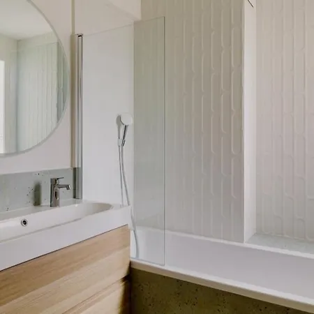 De Trois Appartement *